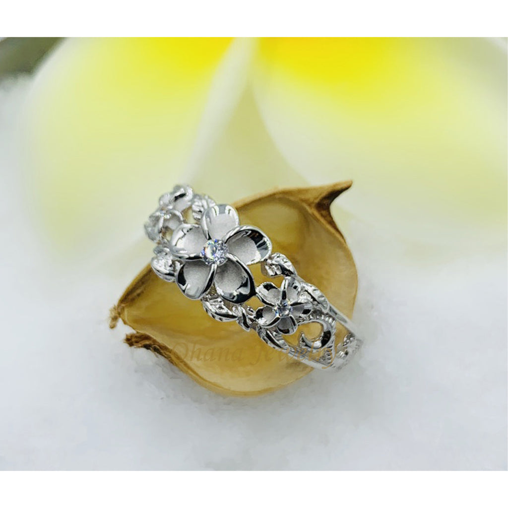 Anello per ombelico a tripla catena con fiori di plumeria placcati in argento Sterling 925K, stile hawaiano, con zirconi cubici - Italia Anello per ombelico a tripla catena con fiori di plumeria placcati in argento Sterling 925K, stile hawaiano, con zirconi cubici - Italia